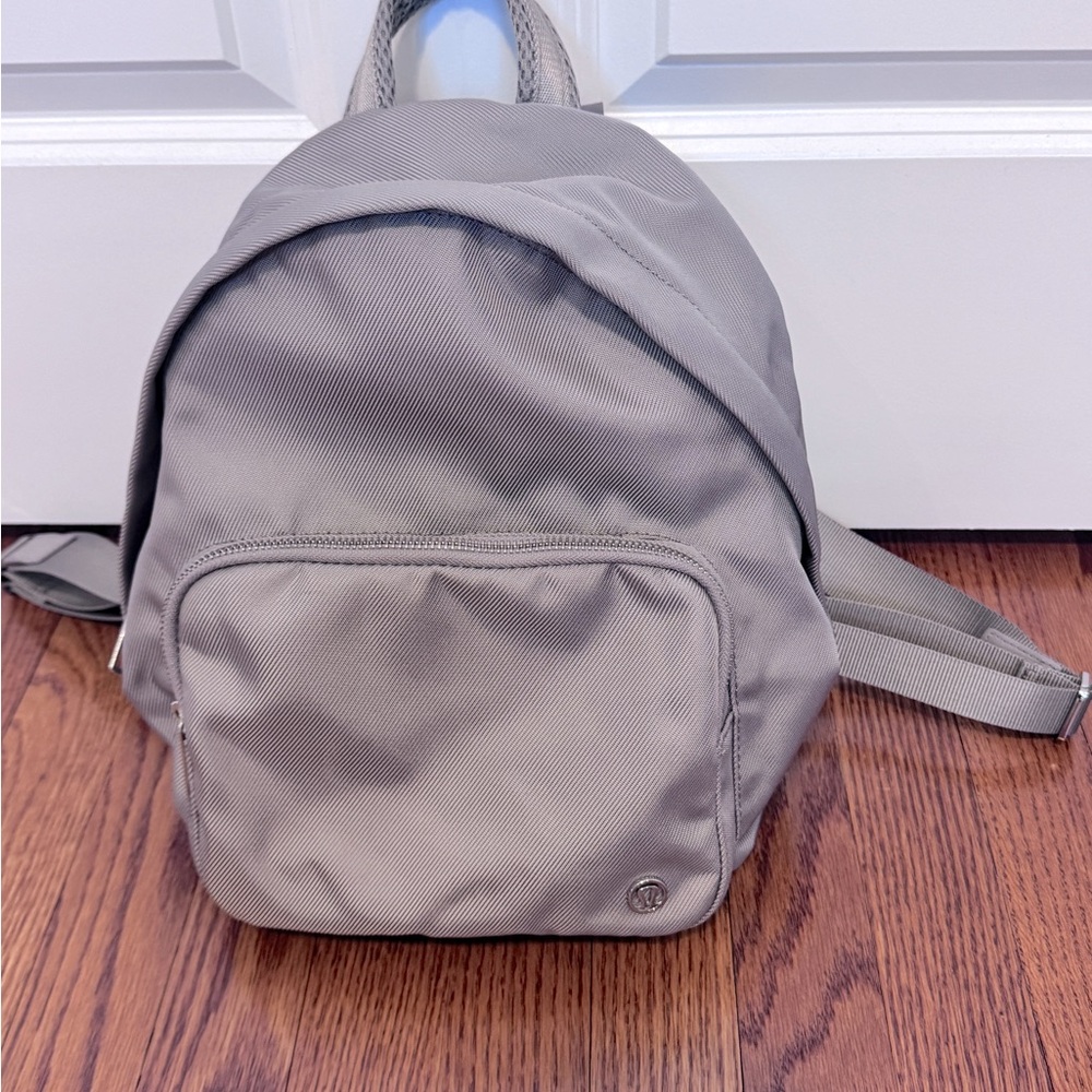 Lululemon Everywhere Backpack
5L Mini
Dark Chrome - Picture 3 of 8